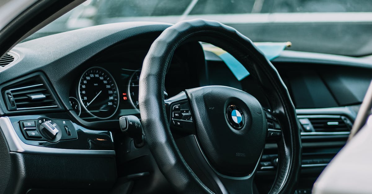 How Laminated Windscreens Reduce Noise in Urban Environments
